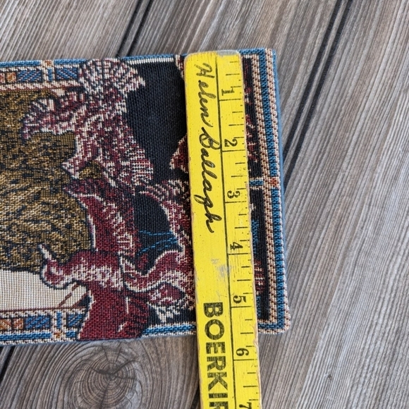 Dog tapestry 5.5" wide and 40.5" long in great condition - Picture 5 of 8